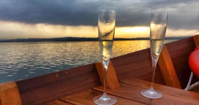 RESERVA BARCA EN PRIVADO CON CAVA